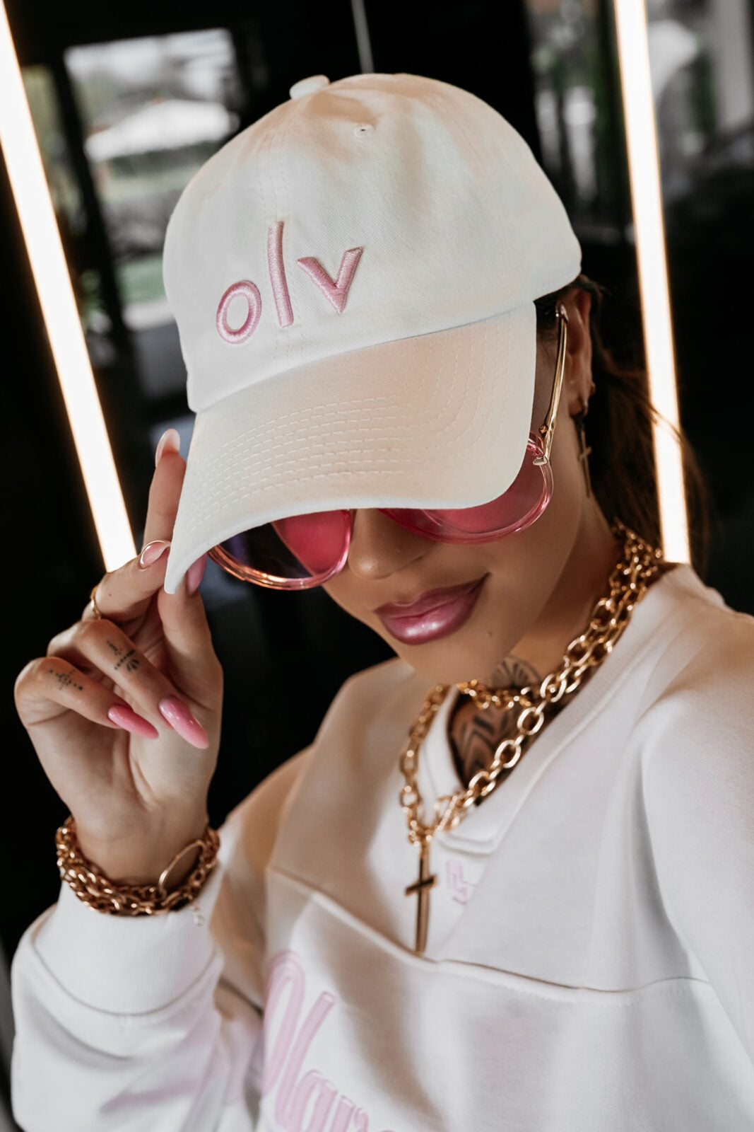 OLAVOGA TRAVIS white baseball cap